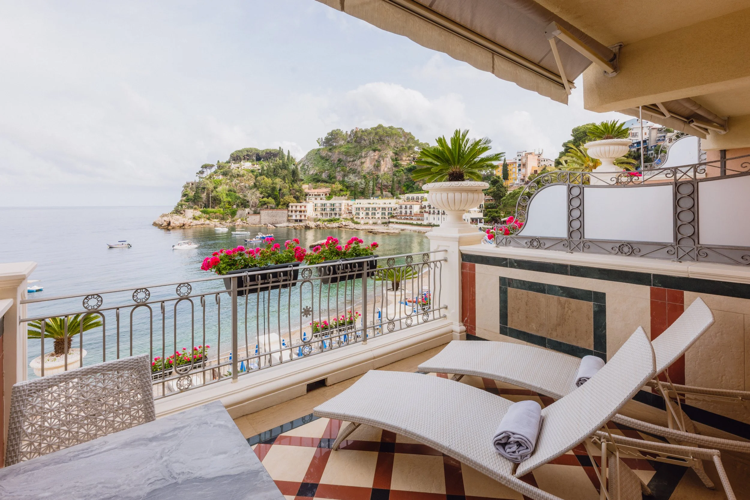 VRetreats Mazzar&ograve; Sea Palace — Superior Room Sea View interior photography