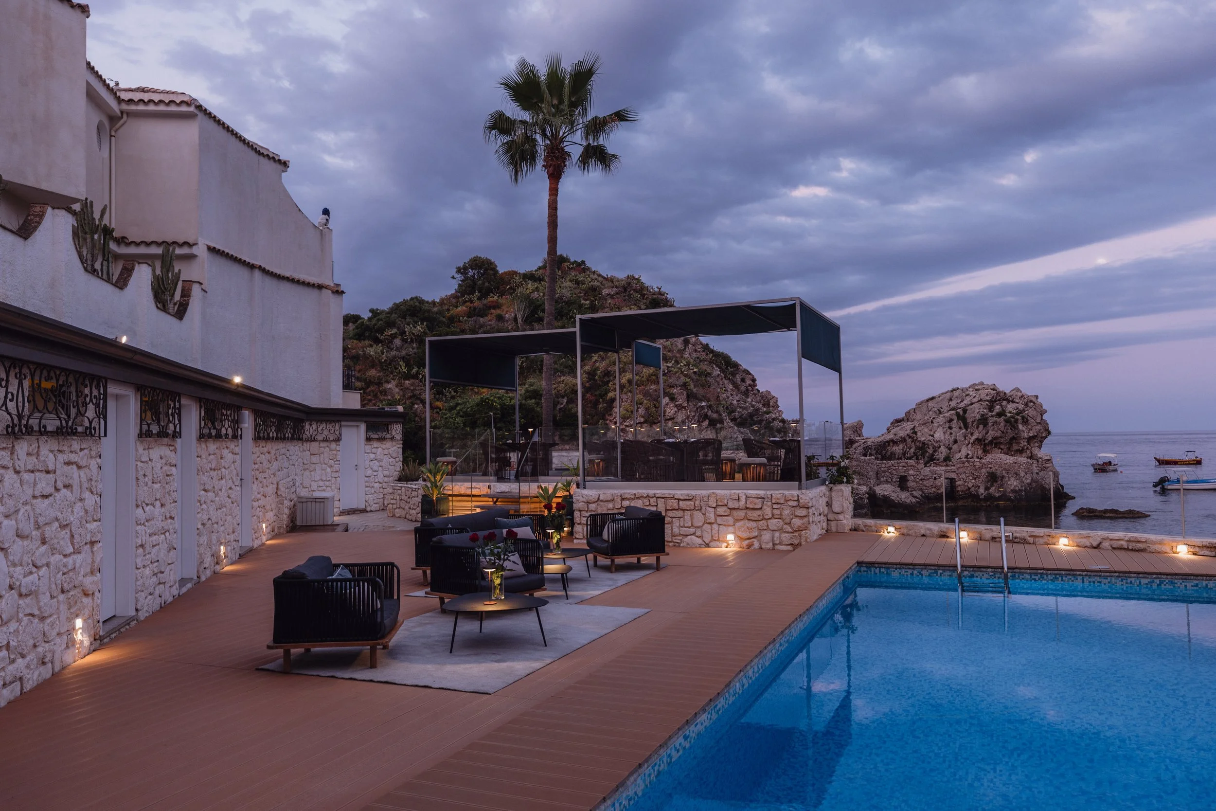 VRetreats Mazzar&ograve; Sea Palace — Blum bar interior photography