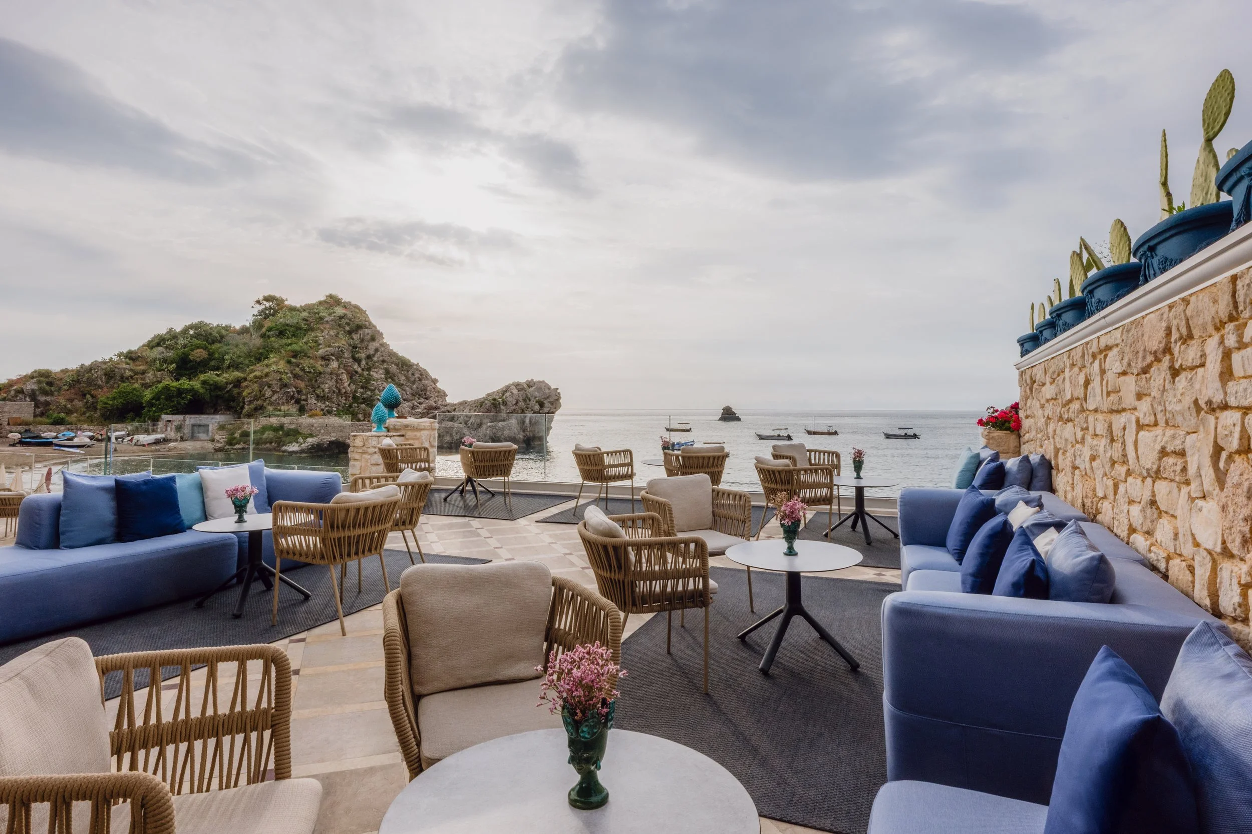 VRetreats Mazzar&ograve; Sea Palace — bar interior photography