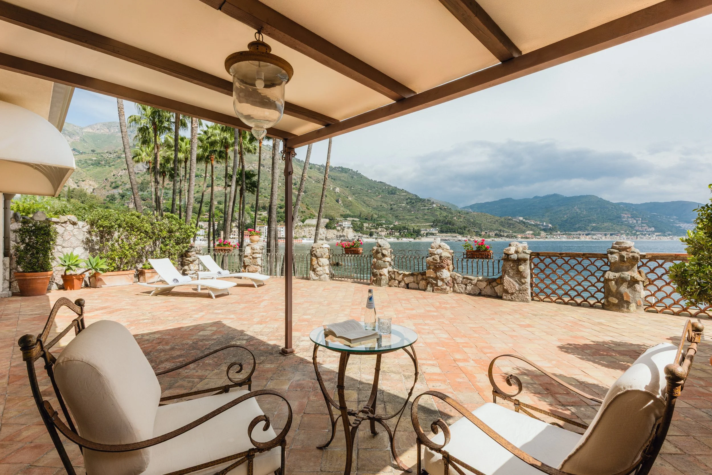 VRetreats Atlantis Bay — Executive Sea View Suite interior photography