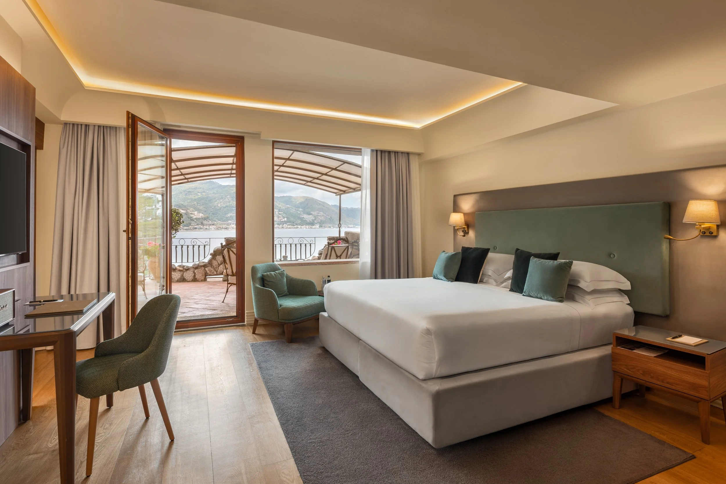 VRetreats Atlantis Bay — Deluxe Sea View room interior photography