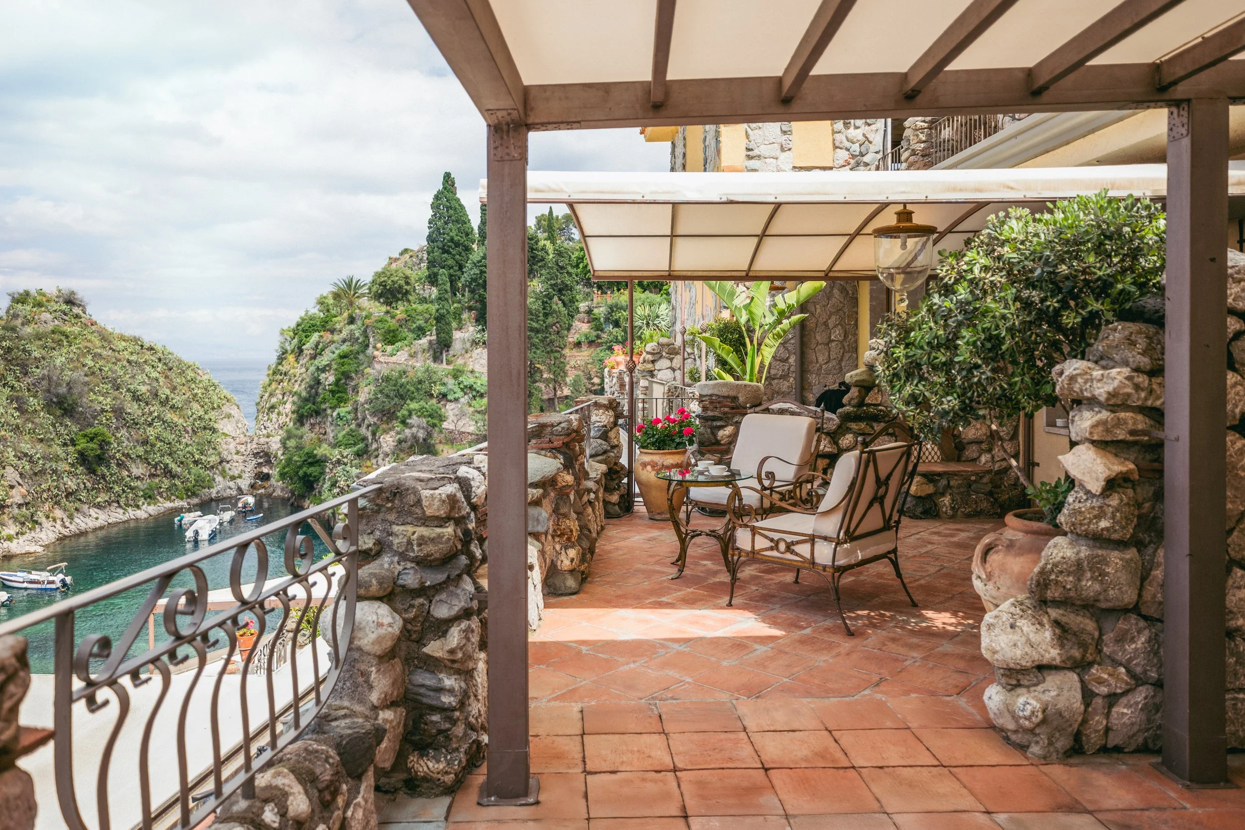 VRetreats Atlantis Bay — Deluxe Sea View room photography