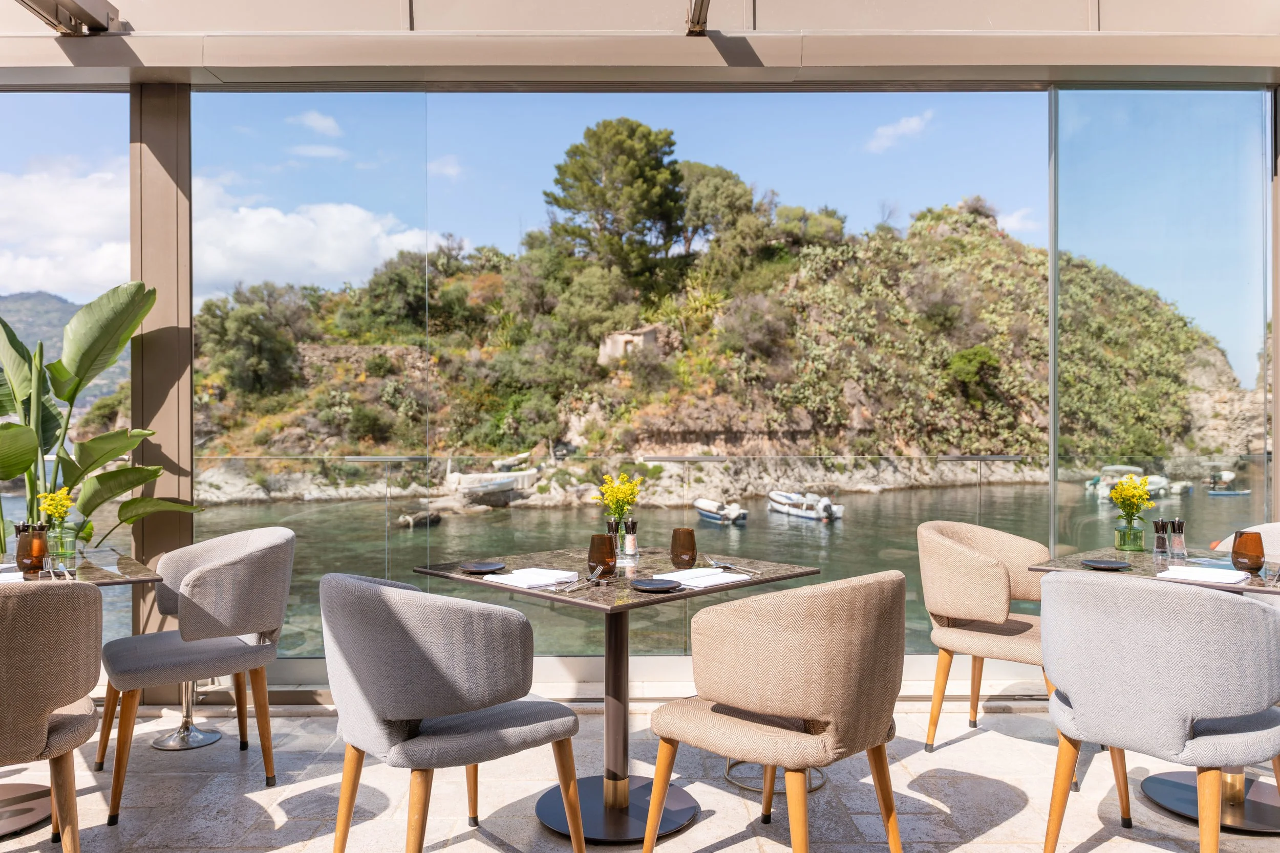 VRetreats Atlantis Bay — Nui Restaurant interior photography