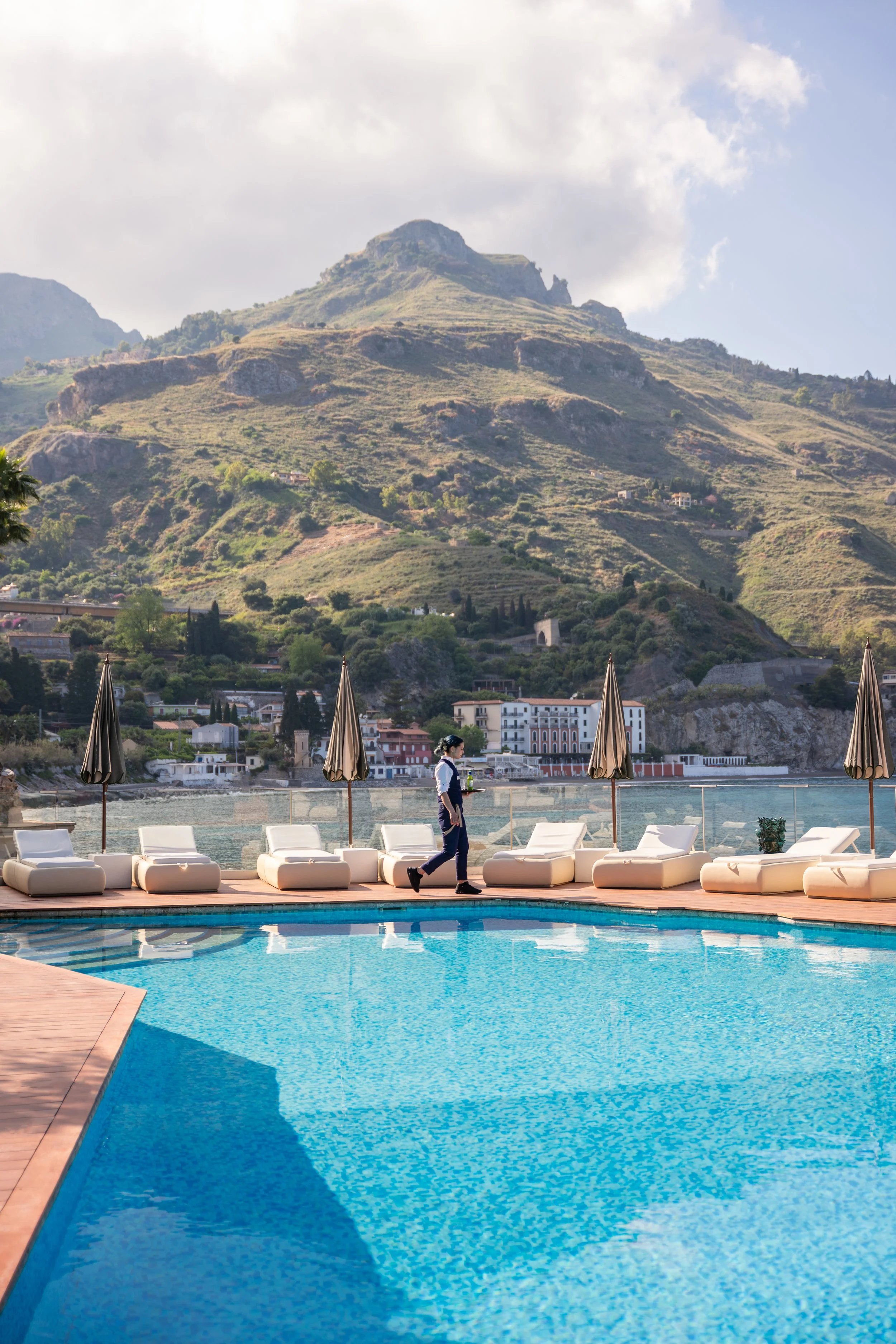 VRetreats Atlantis Bay — Nui Restaurant photography